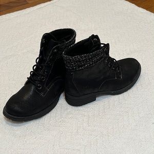 BØC Boots, nearly new, cute and comfy for fall, size 6